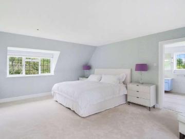7 bed house for sale