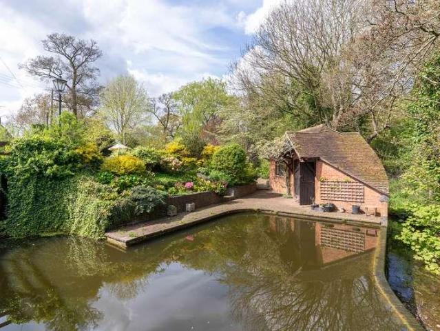 7 bed house for sale