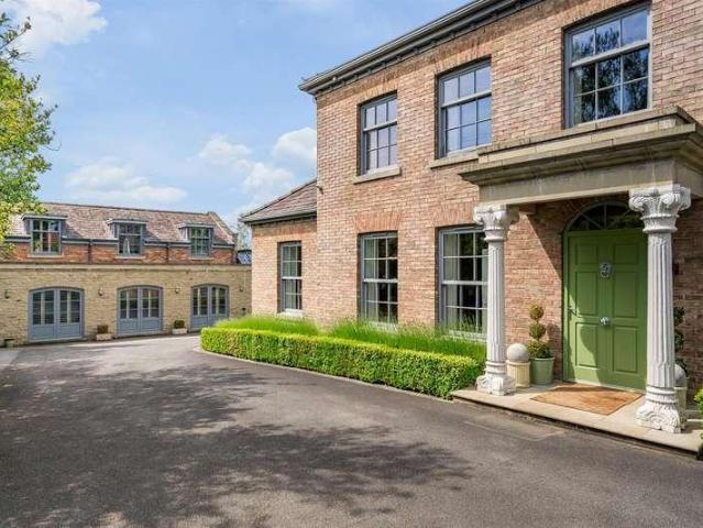 7 bed house for sale