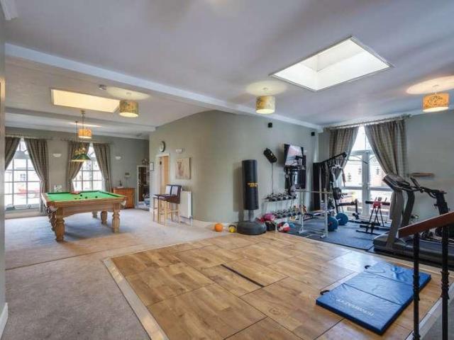 7 bed house for sale