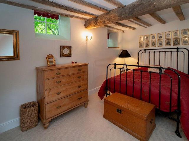 7 bed house for sale