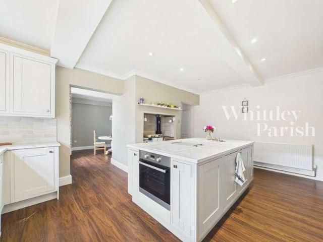 7 bed house for sale