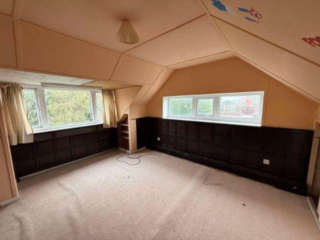 7 bed house for sale