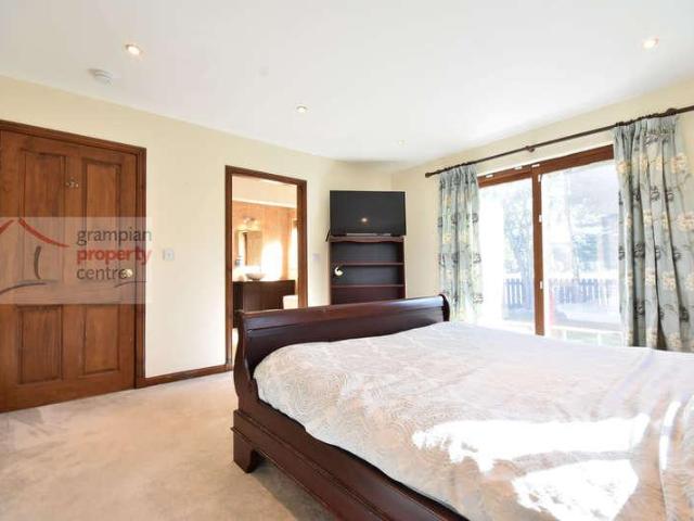 7 bed house for sale