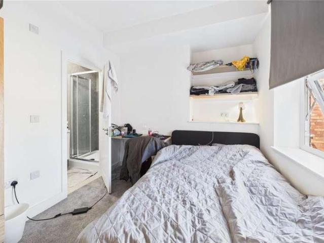 7 bed house for sale