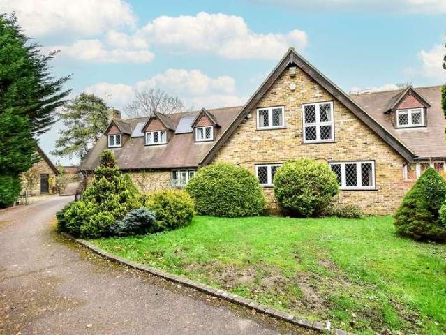 7 bed house for sale