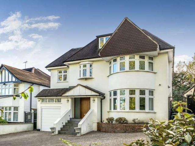 7 bed house for sale
