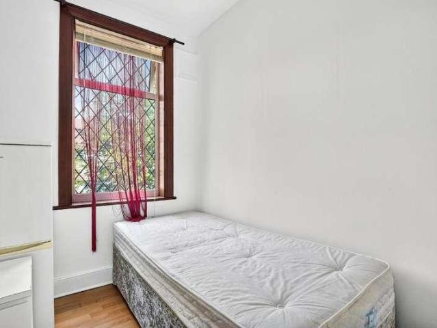 7 bed house for sale