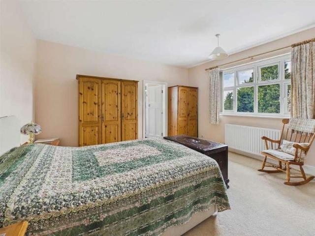 7 bed house for sale