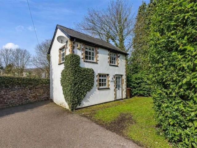 7 bed house for sale