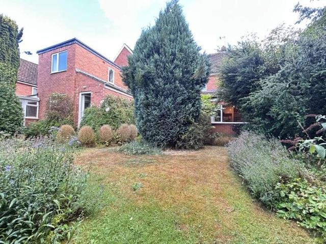 7 bed house for sale