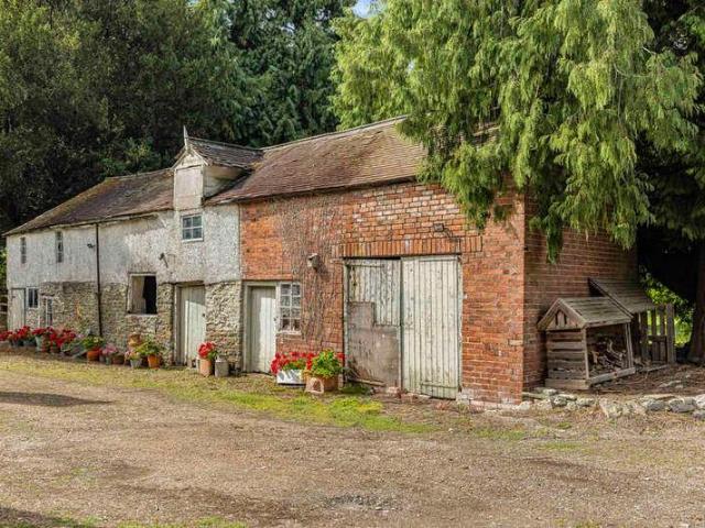 7 bed house for sale
