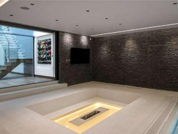 6 bed house for sale