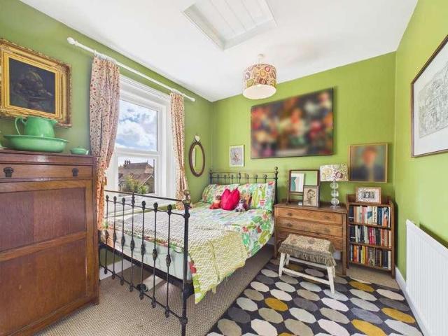 7 bed house for sale