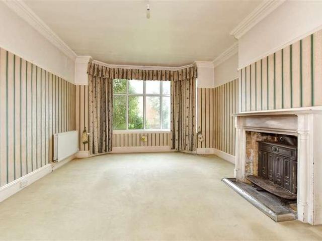 7 bed house for sale