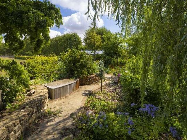 7 bed house for sale
