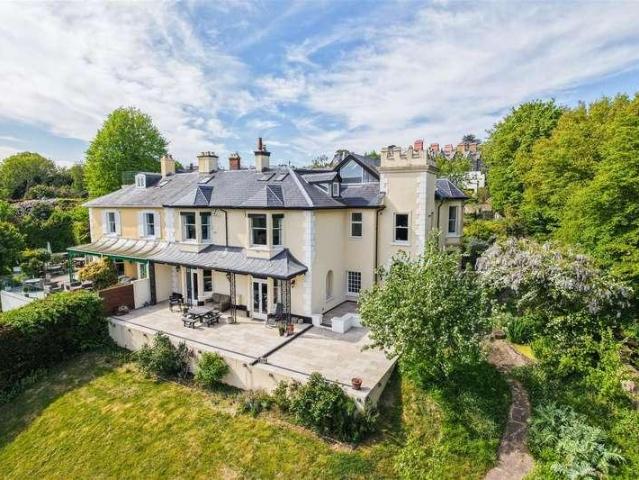 7 bed house for sale
