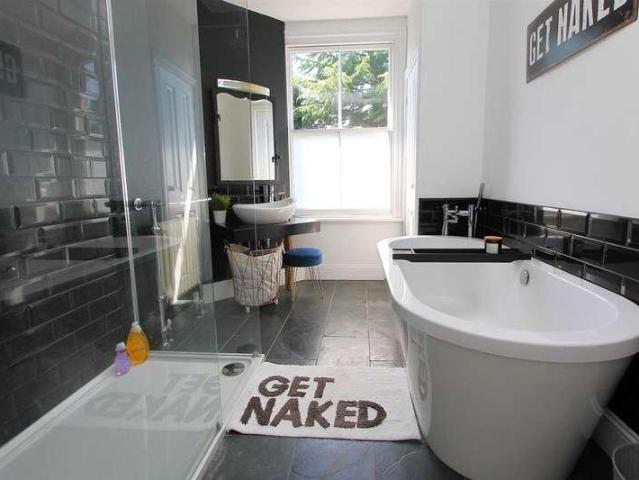 7 bed house for sale