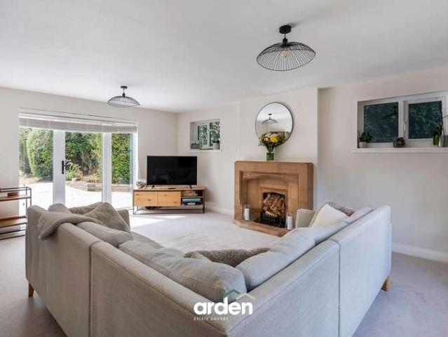 7 bed house for sale