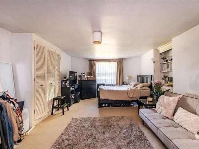 7 bed house for sale