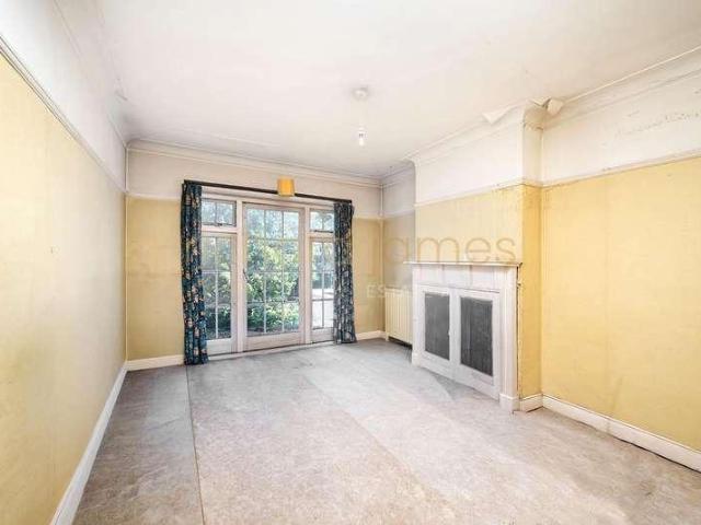 7 bed house for sale
