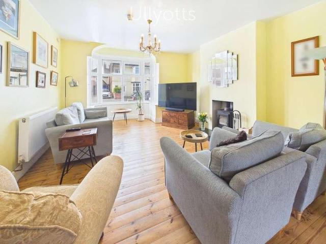 7 bed house for sale