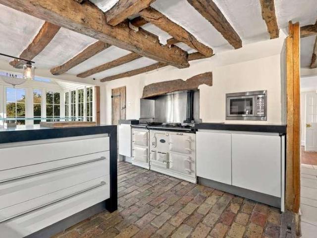 7 bed house for sale