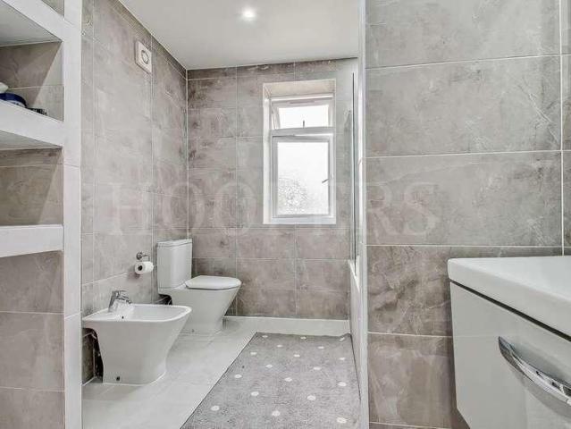 7 bed house for sale