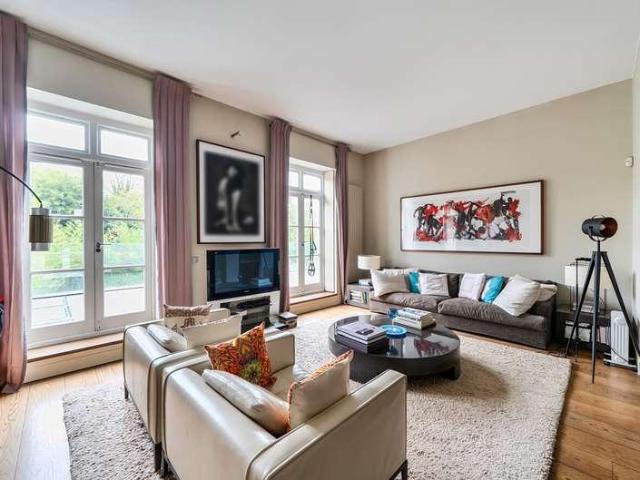 7 bed house for sale