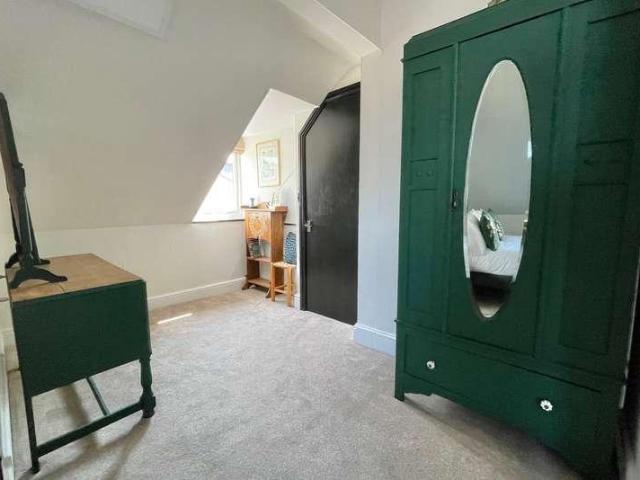 7 bed house for sale