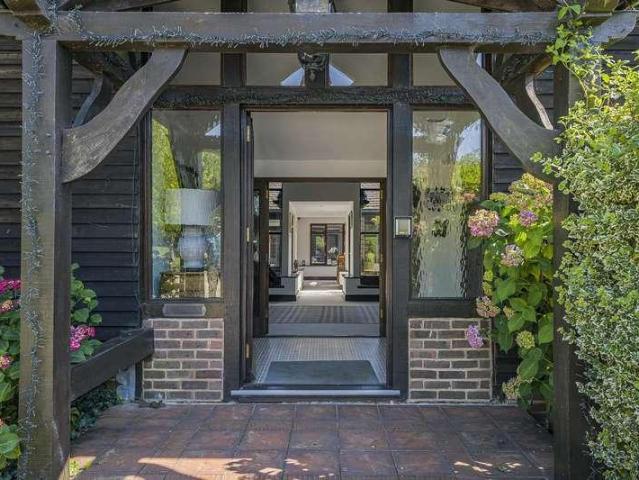 7 bed house for sale