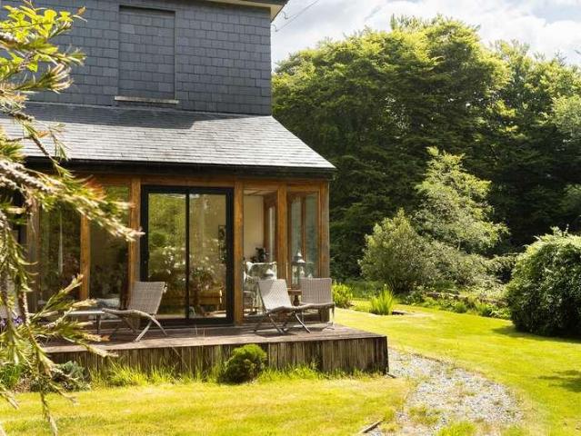 7 bed house for sale