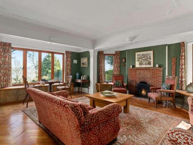 7 bed house for sale