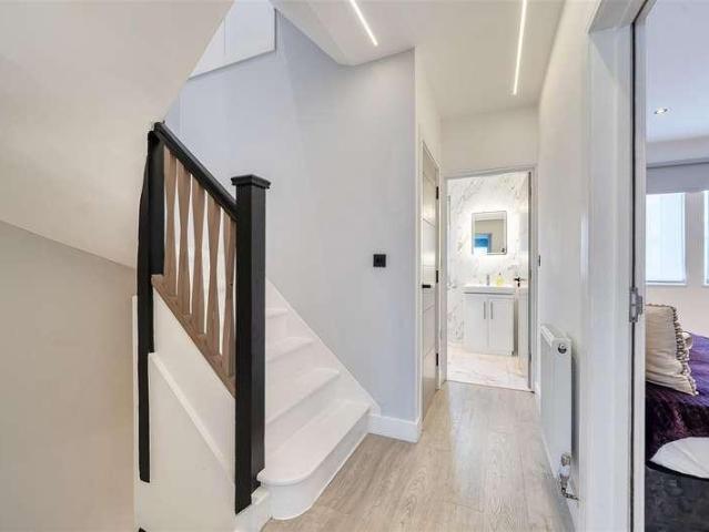7 bed house for sale