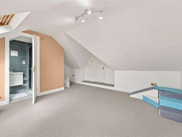7 bed house for sale
