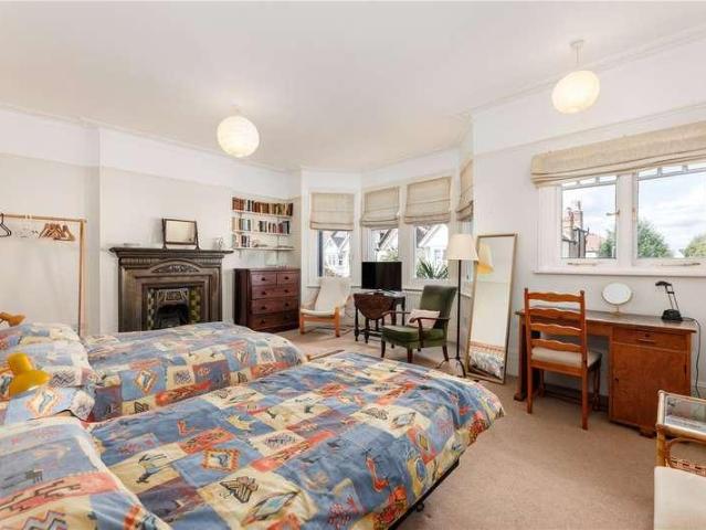 7 bed house for sale