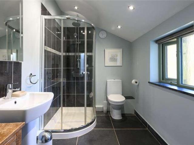 7 bed house for sale