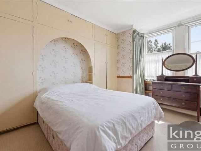 7 bed house for sale