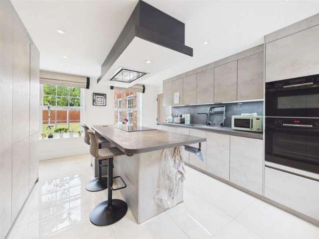 7 bed house for sale
