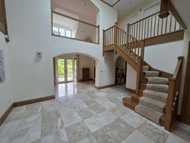 7 bed house for sale