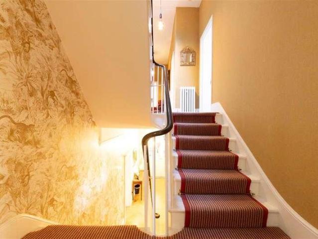 7 bed house for sale