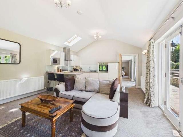 7 bed house for sale