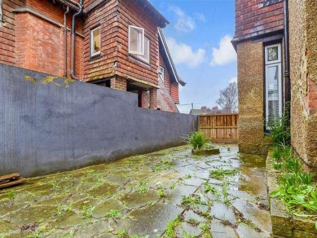 7 bed house for sale