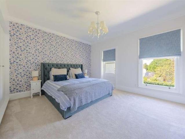 7 bed house for sale