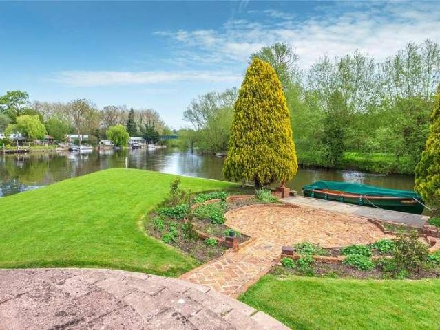 7 bed house for sale