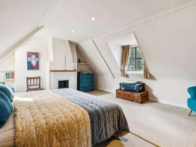 7 bed house for sale