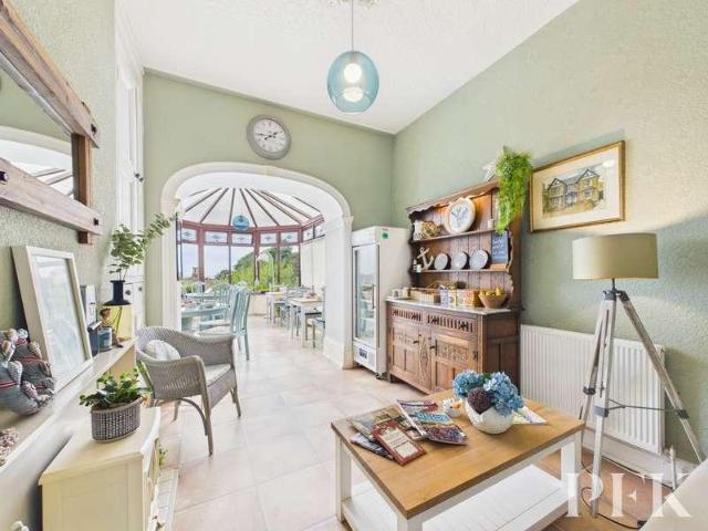 7 bed house for sale