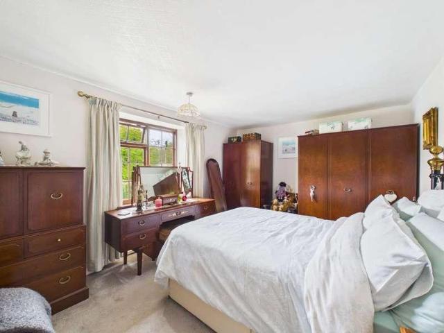 7 bed house for sale
