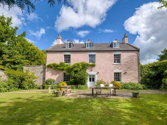 7 bed house for sale