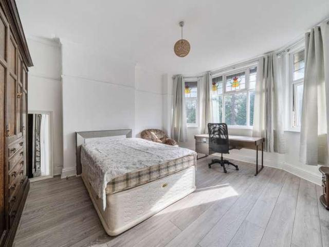 7 bed house for sale